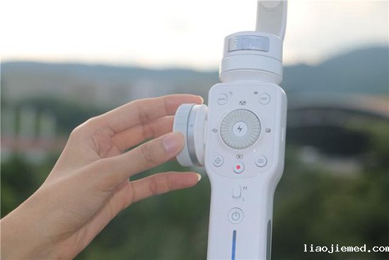 手机稳定器哪个牌子好，智云Smooth4手机稳定器好吗