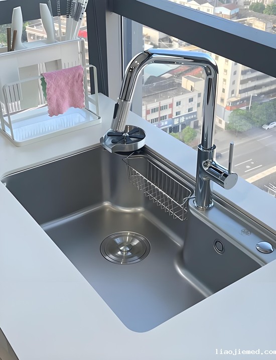 小户型水槽空间革命：转角位变身高能收纳场，解锁1㎡的N种可能